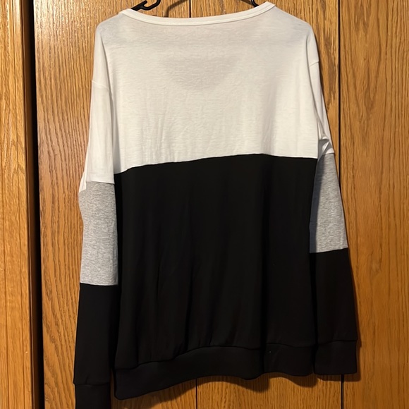 Amazon find long sleeve tee- size medium - Picture 4 of 4